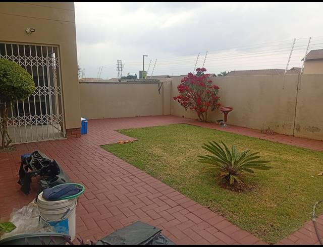 2 BEDROOM TOWNHOUSE FOR SALE IN WATERVAL EAST